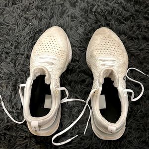 white Nike react tennis shoes